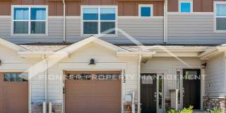 Beautiful Townhome with Attached Garage and Central A/C Gallery 1