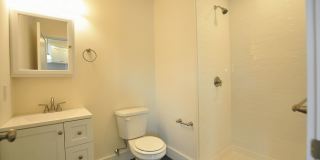 Beautiful Sunny 1 bed with W/D available 9/1 Gallery 3