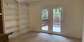 4 BR 3 BATH in Cedar Creek! Gallery 16