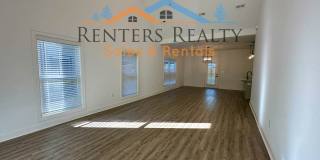 3 Bedroom House with Privacy Fence Gallery 25