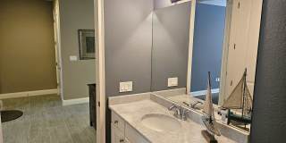 Seasonal Short-Term 2 Bedroom, 2.5 Bath Multi-Level Condo with Balcony and Patio located on Venice Island! Gallery 44