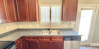 3 Bed, 2.5 Bath Townhome w/ 2 Car Garage Gallery 8