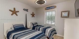 325 Calusa St Gallery 24