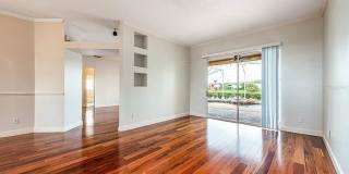 Captivating 4 Bedroom, 2 bath Pool/Lake home Gallery 6