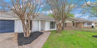 College Station - 3 bedroom - 2 bath house with garage and fenced back yard. Gallery 6