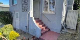Great House in Oakland with a yard! 2 Beds, 1 Bath Gallery 64