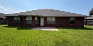 Spacious 4-Bedroom Home - Great Location Gallery 18