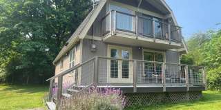 Nicely Maintained Clinton Home with Upgrades and Fenced Yard! Gallery 1