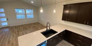 Newer Home for Lease! 3br 3ba Gallery 4