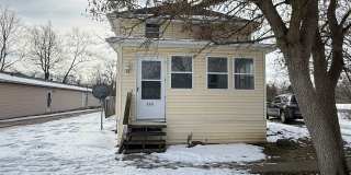 2026 Renovation – Clean, Updated 2-Bedroom Near Shopping & Highways Gallery 1