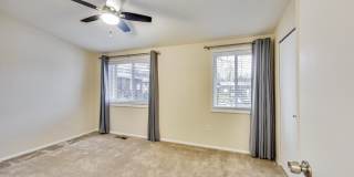 Updated 3+2.5 End Unit w/ 2 PARKING SPACES Gallery 16