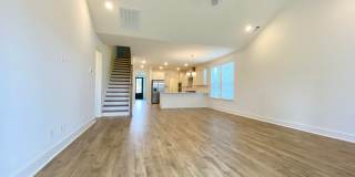 5 Bedroom, 3.5 Bathroom Home w/ Office and 2 Car Garage Gallery 11