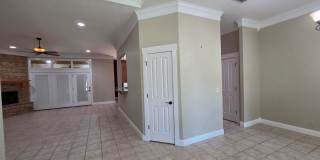 FOR LEASE!! Great location! Gallery 5