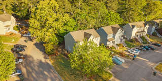 Fantastic End-Unit Townhome Available Now! Gallery 9