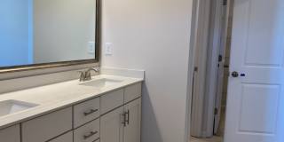 Room in 4 Bedroom Home at Planters Trace Ln Gallery 32