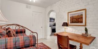 224 E Jones Lane Gallery 10