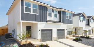 4 Week Free Move-In Special! Well-Maintained Townhome w/ Open Layout & Great Accessibility Gallery 1