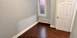 Updated 3 Bedroom 1.5 Bath Townhome w/ Paved Yard + Washer & Dryer Gallery 16