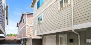 Bright and Spacious Residence with Vaulted Ceilings and Garage Gallery 29