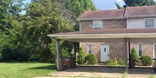 Now Showing: 2 Bedroom / 1.5 Bath located at 1947 Bonnie Ct. in Columbus, IN Gallery 1