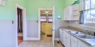Knoxville 37917 - 3 bedroom, 2 bath Craftsman Home - Contact Ryan Fogarty (865) 333-4840 Gallery 9