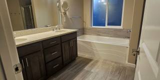 Spacious 5 Bedroom in Convenient North Creek Ridge, Bothell Location Gallery 20