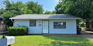 2 bed 1 bath home in Hillcrest! Gallery 1