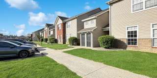 Grand Lakeside Escape: Spacious 3-Bedroom Retreat in Lakeshore Community Gallery 57