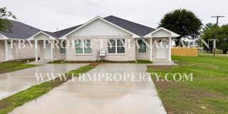 112 E Camden St - Brand New 2 Bedroom, 2 Bathroom Duplex Located in Rice, TX! Gallery 1