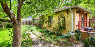 Charming Downtown Oasis | Steps to Pearl Street Gallery 27