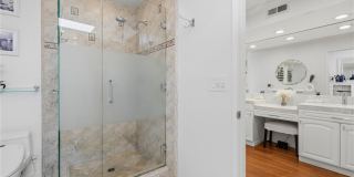 17106 Burbank Gallery 31