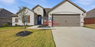 Refined 3-Bedroom Single-Story Home with Versatile Layout Gallery 1