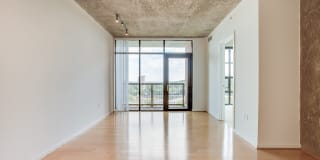 IO Piazza by Windsor Gallery 38