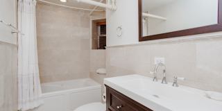622 W Briar Place Gallery 13