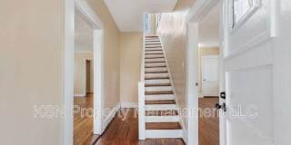 1921 Reynolds Street Gallery 6