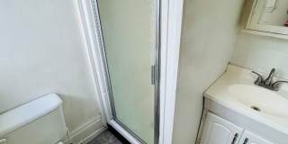 STUDIO APARTMENT WITH HEAT INCLUDED AVAILABLE NOW! Gallery 6