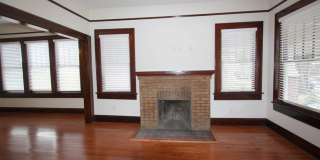Historic 2 BR Bulgalow with Loft Gallery 7