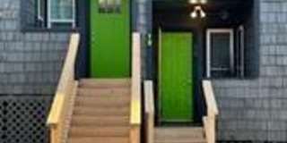 2/1 Townhome Close to Campus Gallery 2