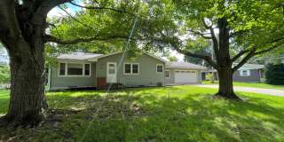 Beautiful 3 Bedroom Home in Normal! Gallery 1