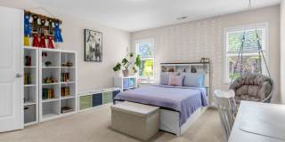 4 bedroom 2.5 bathroom home close to beaches, shopping, and Marine Corps Bases. Gallery 33