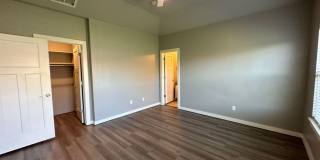 3 Bed 2 Bath 2 Car Garage in  Plaza Towers Neighborhood! Don't Miss This Gem! Gallery 18