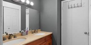 2523 Robinson Place Gallery 18