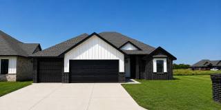 Beautiful 4-Bedroom Home with 3-Car Garage in Yukon Gallery 1