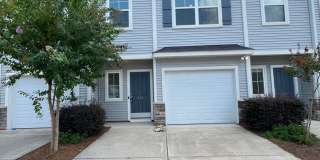 Comfortable, Convenient & Move-In Ready! Gallery 1