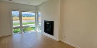 3 Bedrooms 2 1/2 Bathrooms - Where Mountains meet you at upscale living! Gallery 11