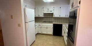 Adorable 2 bedroom 2 bathroom with 1 car garage attached Gallery 15