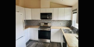 246 West Maple Street Gallery 1