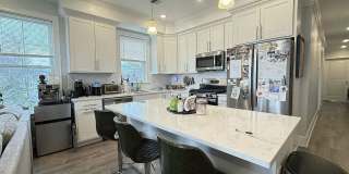 Charming 4 Bedroom-No Broker Fee Gallery 7
