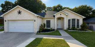FOR LEASE! Stunning 3 Bedroom, 2 Bathroom, 2 Car Garage Home Located In Country Brook Park Estates Gallery 1
