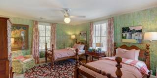 3204 Abercorn Street Gallery 16